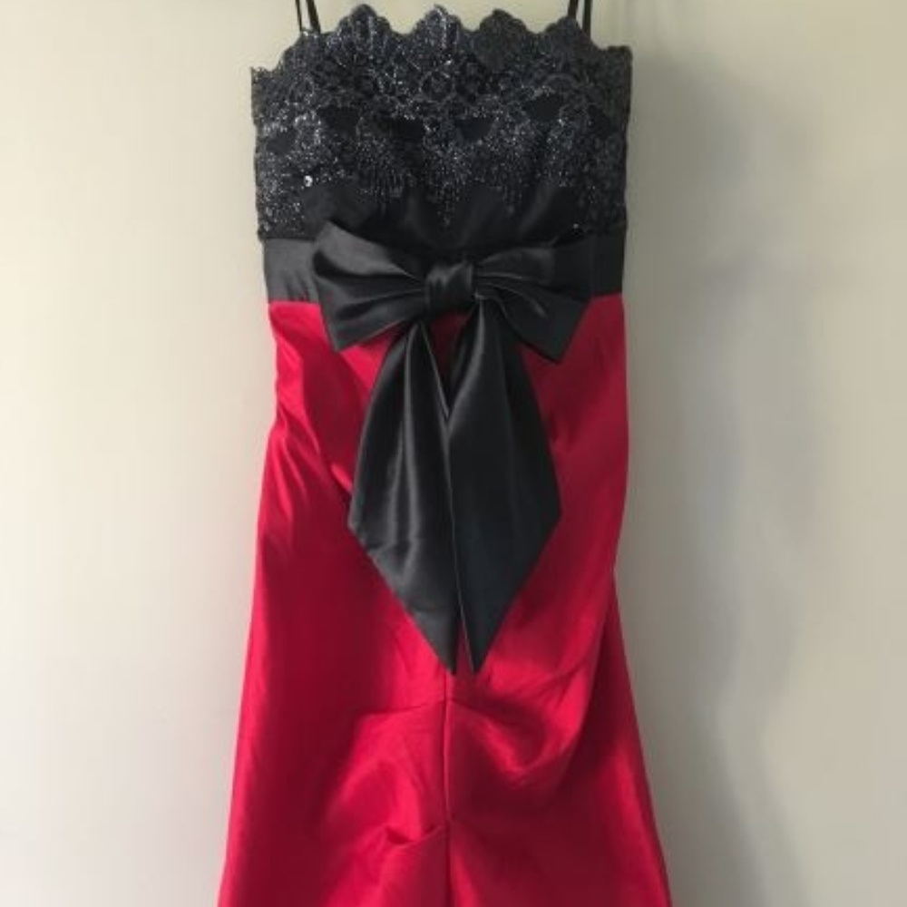 Blondie Nites Red & Black Sparkle Bow Dress